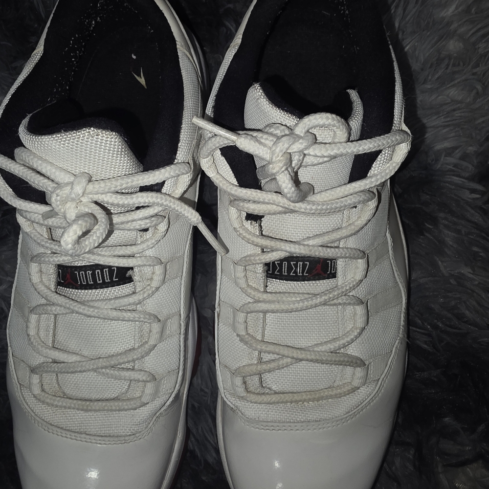 Nike White and Black Athletic Shoes - Picture 3 of 10